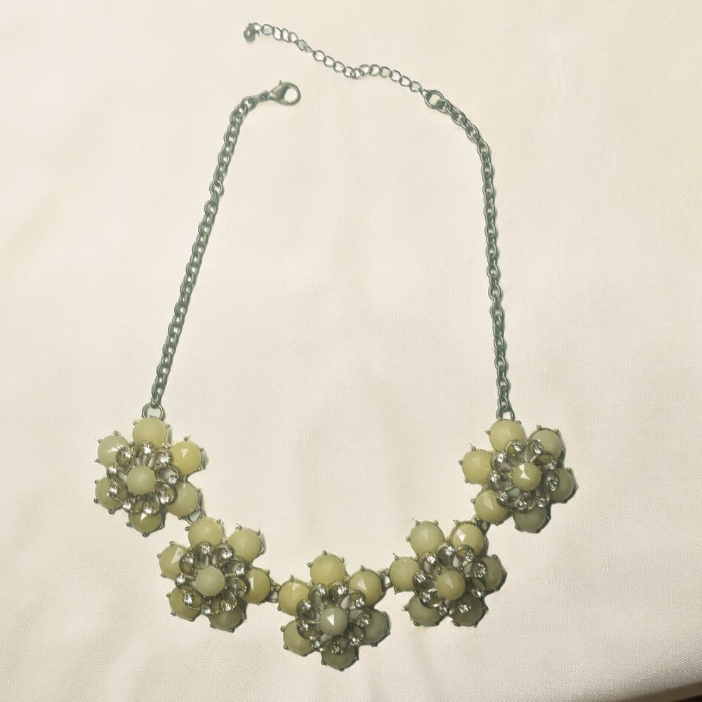 Nature-inspired Flower Resin Necklace with Golden chain, Elegant, Vintage